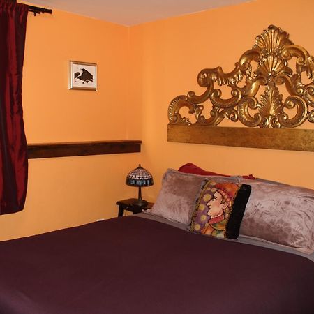 Redlight Historic Bunk Hotel And Speakeasy Тракі Екстер'єр фото